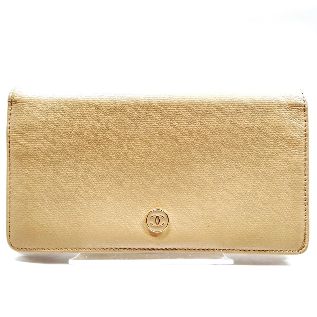 CHANEL Long Wallet Beige Caviar: CHANEL long wallet in beige caviar leather, known for its durable, textured finish. Practical interior layout with 1 note compartment, 8 card slots, and 4 pockets. A classic CHANEL leather-goods piece