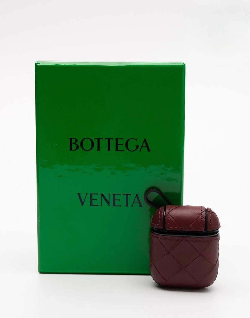 Bottega Veneta Intrecciato AirPods Case Bordeaux Red (1 of 6)