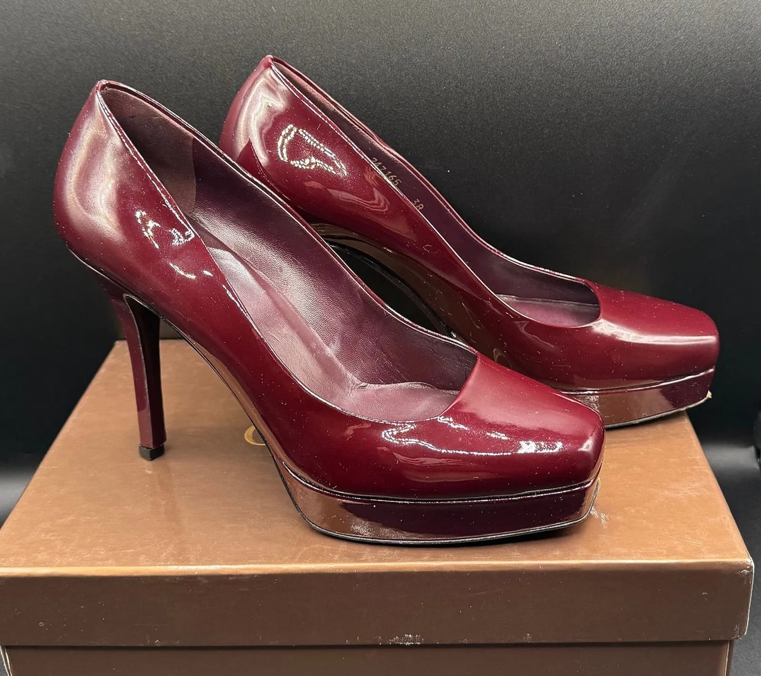 Gucci Glossy Burgundy Patent Leather Platform Pumps US 8: Glossy burgundy patent leather women's platform pumps by Gucci. Featuring a rounded toe, elevated front platform, and slender high heel. Crafted in Italy with a leather-lined interior and gold Gucci b