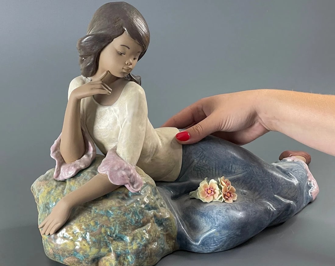 LLADRÓ "Alma" Meditative Moment (#01012418) Retired Stoneware Sculpture Boxed 11" x 17.3" (1 of 5)