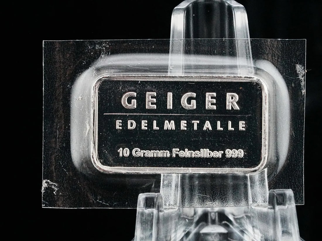 Prince Medici Estate Geiger .999 Fine Silver 10 Gram Art Bar (Sealed): Geiger .999 Fine Silver 10 Gram Art Bar – This 10 gram silver art bar is produced by Geiger Edelmetalle and features Schloss Guldengossa on the obverse, the historic castle associated with the refin