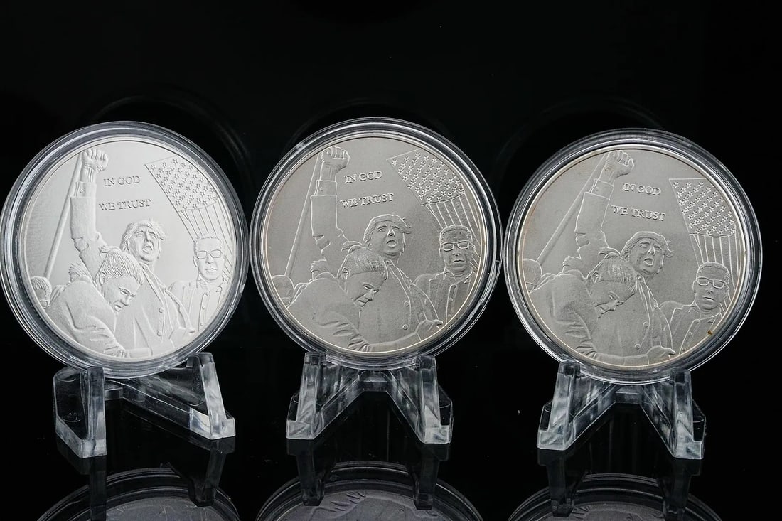 Prince Medici Estate Three (3) 47th President of the USA Donald Trump Commemorative Coins: Three (3) 47th President of the USA Donald Trump Commemorative Coins – This lot includes three commemorative coins honoring the 47th President of the United States, Donald Trump. Each coin is housed