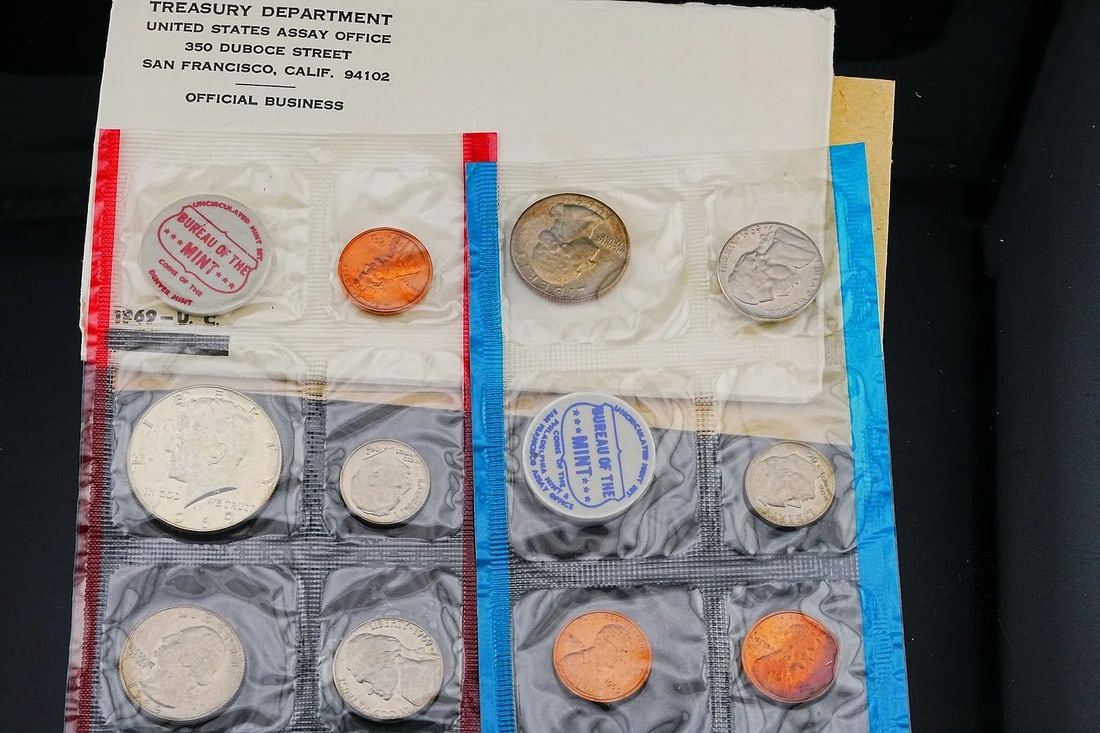 Prince Medici Estate 1969 United States Uncirculated Mint Set in Original Government Packaging (1 of 2)