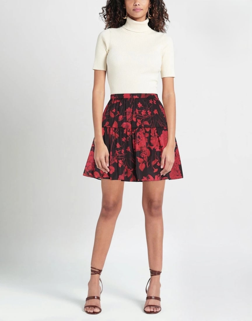 Valentino Garavani Black Red Floral Taffeta Mini Skirt US6 IT42 Made in Italy NWT: A bold couture-inflected Valentino mini skirt crafted from structured black taffeta and adorned with an expressive red floral print. The gathered construction creates volume and architectural dimensio