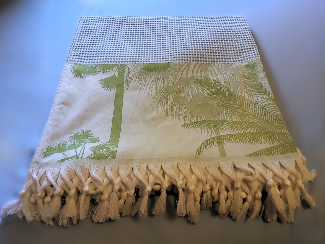 Yves Delorme "Key West Lagon" Beach Towel 70x78" Made in France NWT: Authentic Yves Delorme "Key West Lagon" oversized beach towel in blue-green and white, offered new with original retail tags attached. This exceptional French-made towel features a dual-texture constr