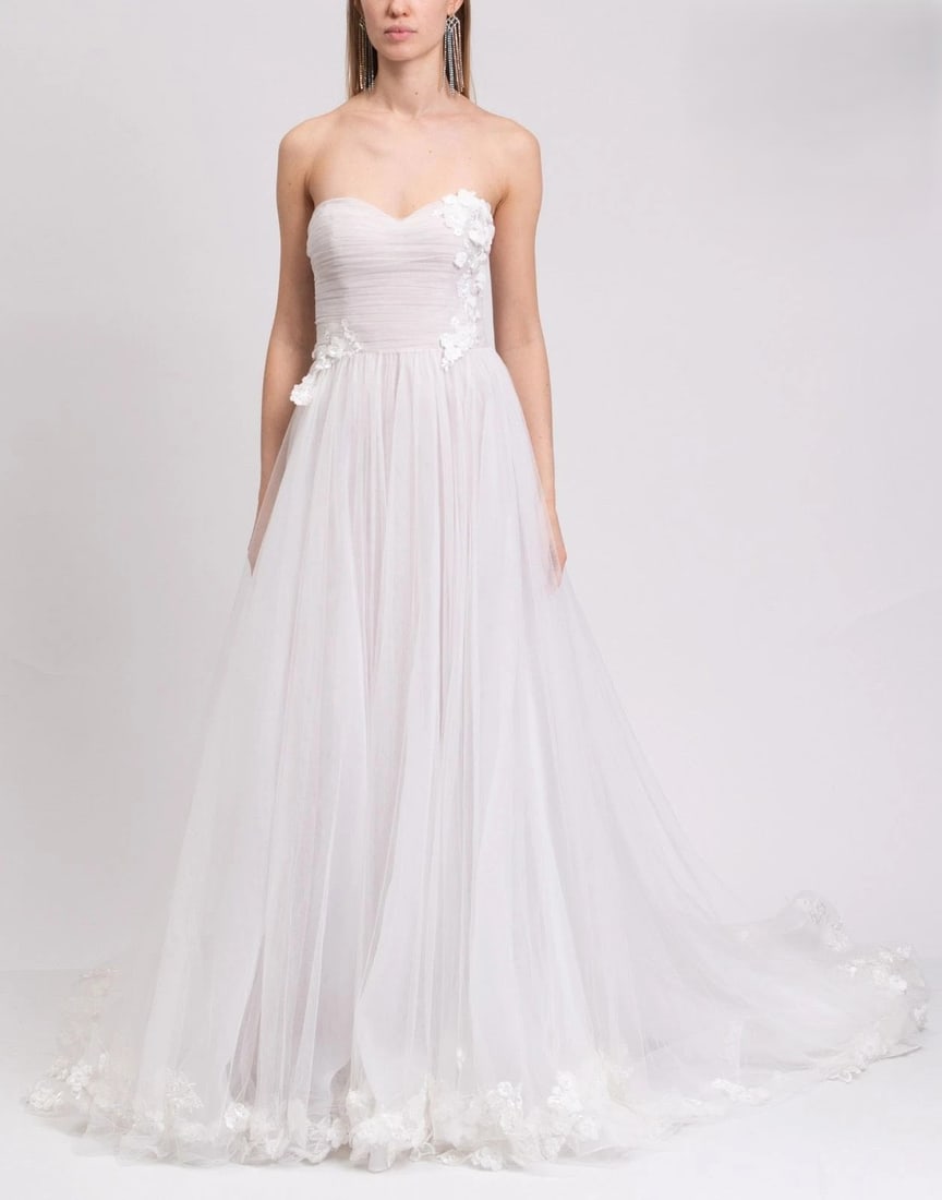 THEIA Ivory Tulle Wedding Gown US8 (L / IT44 / UK12) Embroidered Floral Strapless Train NWT: Ethereal. Architectural. Timeless. This THEIA ivory wedding gown is a romantic composition of structured bodice and weightless movement. The strapless bandeau neckline frames the décolletage with sof