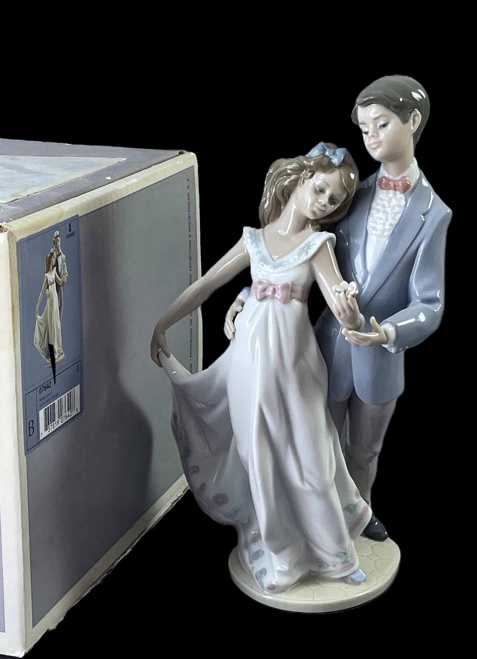 Lladro Porcelain Figurine "Primer Baile (Now and Forever)" 07642, 10.75" H (1 of 5)