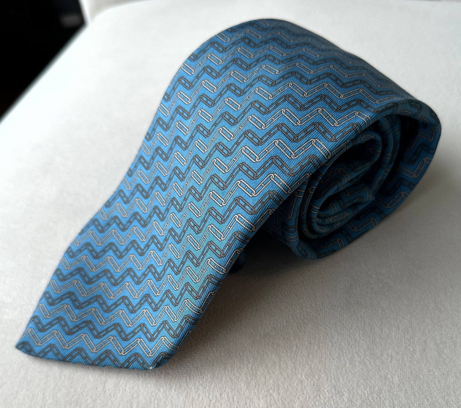 Hermès Silk Necktie in Bright, Saturated Blue w/ Repeating Geometric/Chevron-Style Pattern + Box (1 of 10)