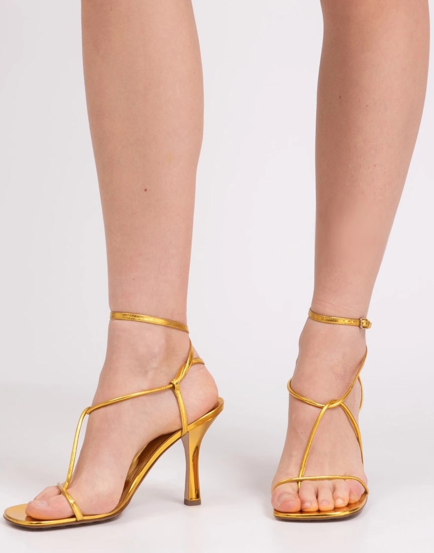 Bottega Veneta Leather Thong Sandals US9 Metallic Gold Made in Italy NWT: Elegant bottega veneta metallic leather thong sandals in luminous gold, crafted in Italy with refined minimalist precision. Featuring slender strappy construction, a square toe silhouette, and ankle b