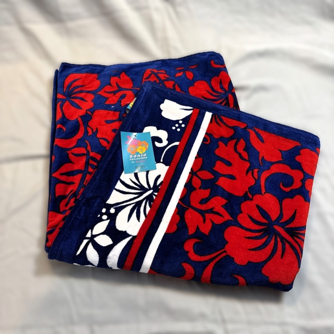 MSRP $50 Bahia Collection by Döhler 100% Cotton Beach Towel in Multicolor NWT 40" x 70": A bold expression of Brazilian coastal design. Offered is a brand-new Bahia Collection beach towel by Döhler, crafted in Brazil from 100% cotton and presented with original retail tag attached. T