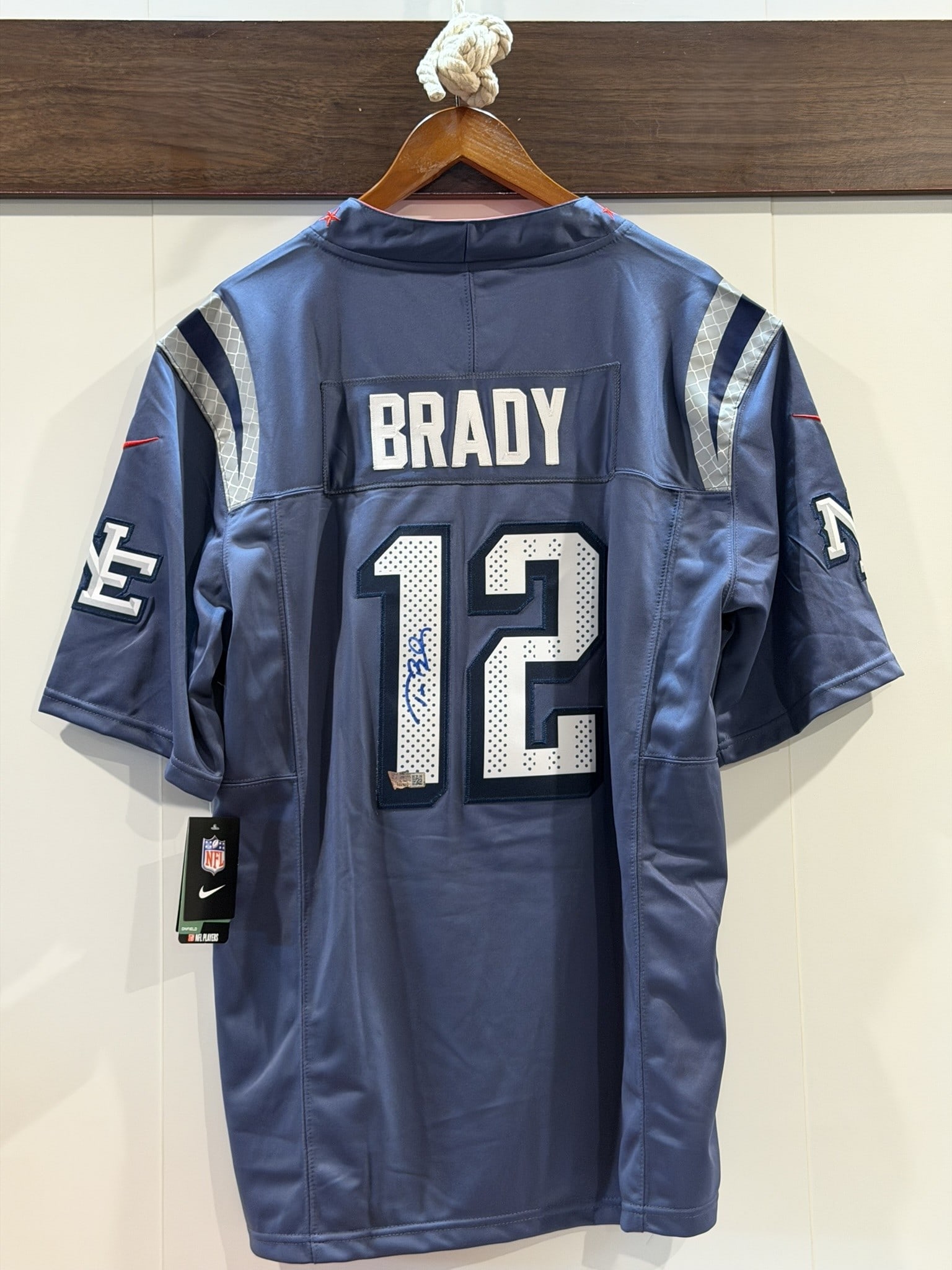 Tom Brady Signed Patriots #12 Nike NFL Jersey ACE COA Sz L NWT (1 of 7)