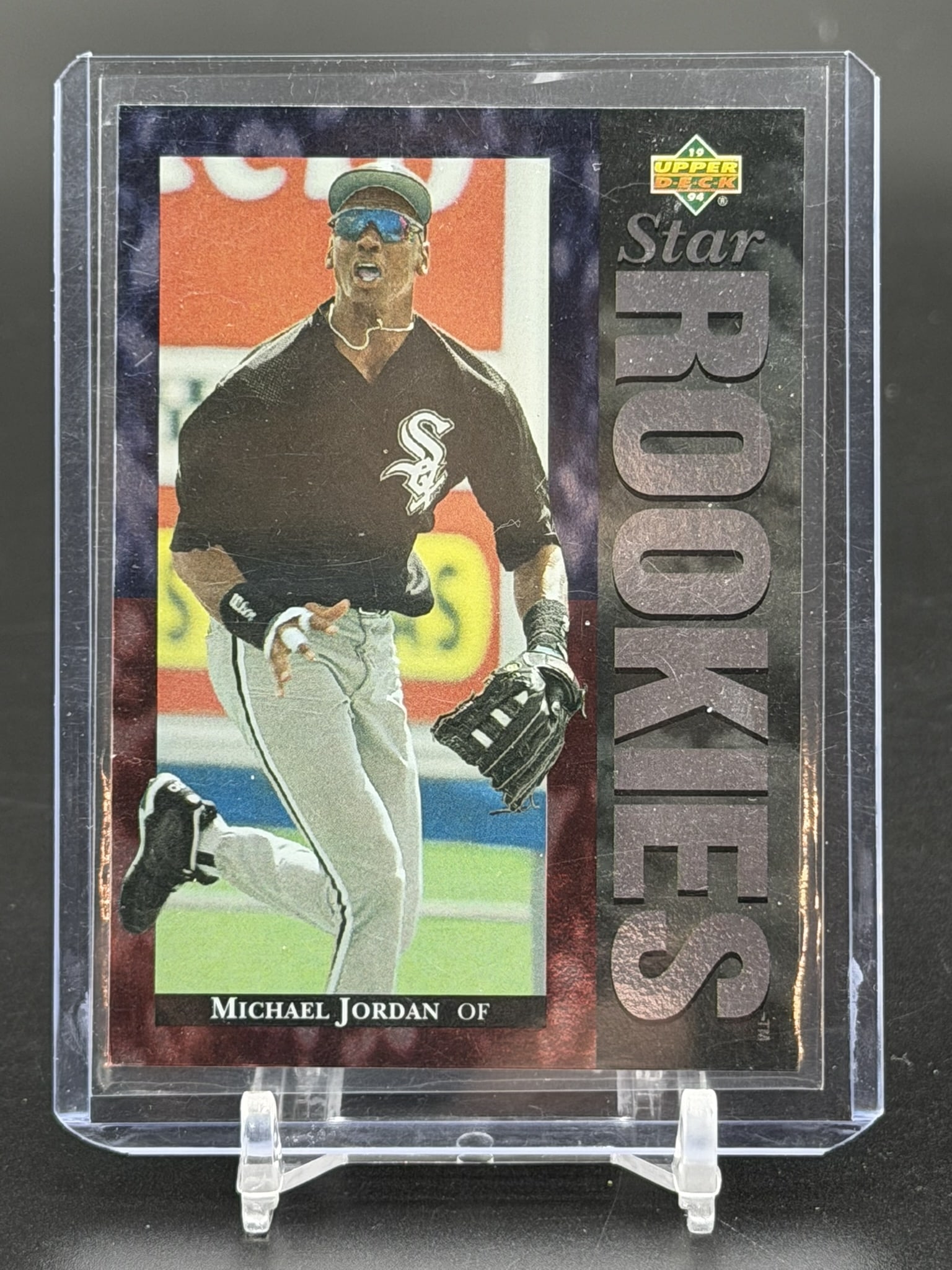 1994 Upper Deck Michael Jordan Star Rookies Card #19 Chicago White Sox Baseball Insert: 1994 Upper Deck Michael Jordan Star Rookies card #19 featuring his historic transition to baseball with the Chicago White Sox. The front of this insert card showcases Jordan running on the field in hi