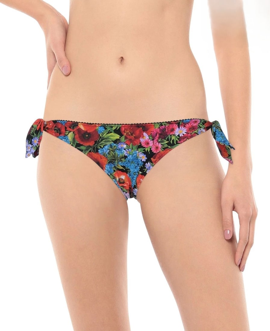 IMPORTED MSRP €209 DOLCE & GABBANA BEACHWEAR Swim Briefs L Black Floral Tie Sides: DOLCE & GABBANA BEACHWEAR swim briefs in black featuring floral pattern detailing, tie-side styling, and fully lined stretch jersey construction. Italian-made swimwear bottom designed with logo accent