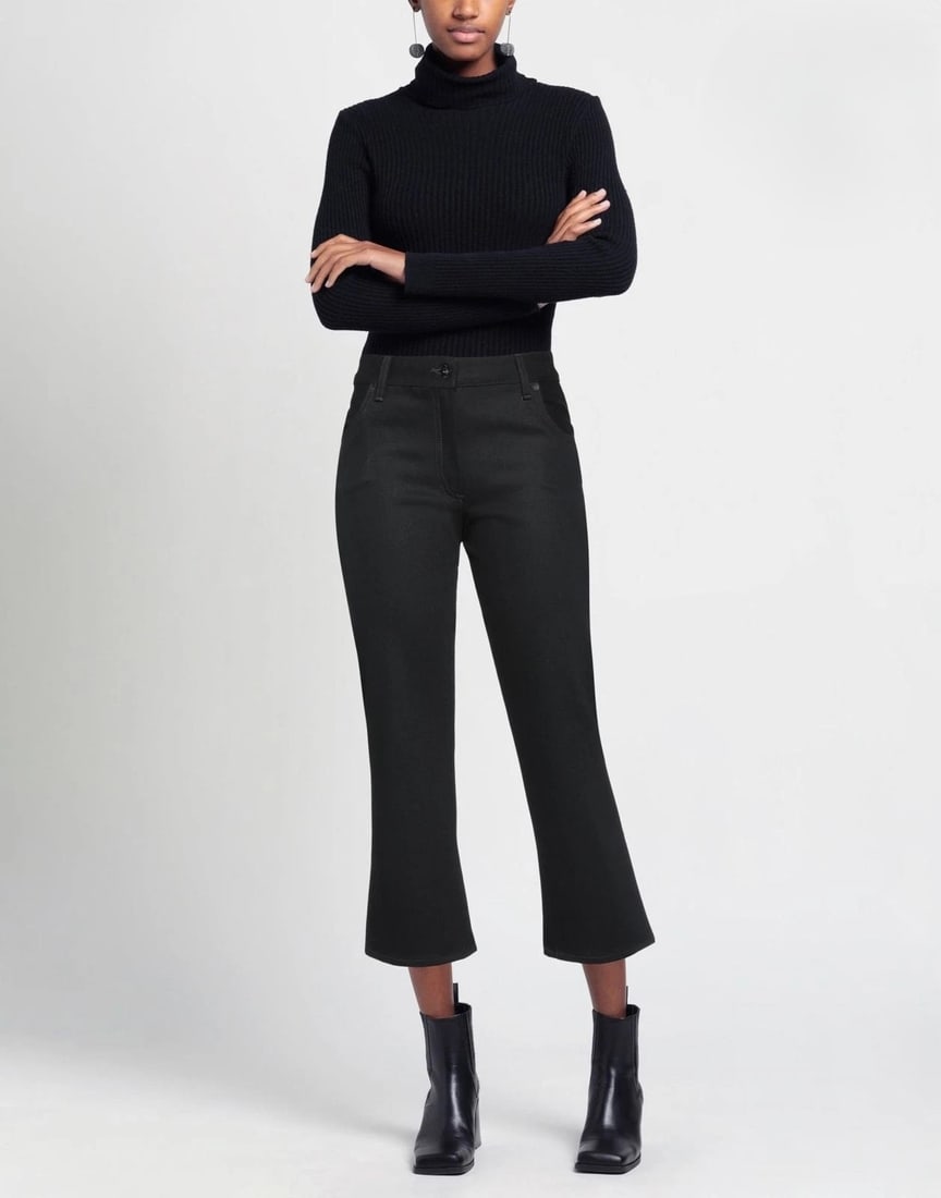 IMPORTED MSRP €415 OFF-WHITE Denim Cropped Jeans W25 High Waist Black Made in Italy NWT: OFF-WHITE denim cropped jeans crafted in Italy from 100% cotton black denim featuring a colored wash finish. Designed with a high-rise waist, cropped leg silhouette, and classic five-pocket jean const