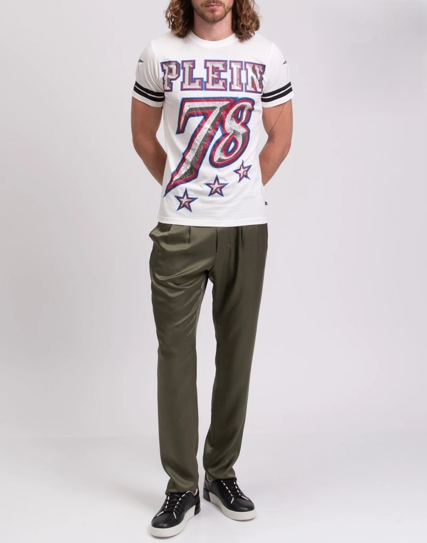 IMPORTED MSRP €595 Philipp Plein White Tee M Rhinestone Logo NWT: New with tags Philipp Plein men’s white jersey T-shirt with rhinestone logo detail. Crew neck, short sleeves, 100% cotton. Highlights: Men’s size M Rhinestone logo accent 100% cotton; hand