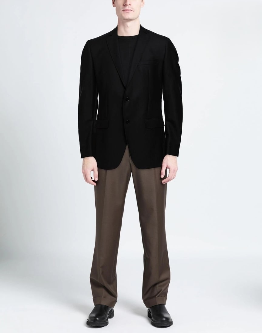 IMPORTED MSRP €792 D&G Silk/Wool Blazer US 38 M (NWT): New with tags Dolce & Gabbana men’s blazer, model RU0148, in a premium silk/virgin wool blend with structured tailoring and padded shoulders. Full lined, single-breasted, collared neckline. Made