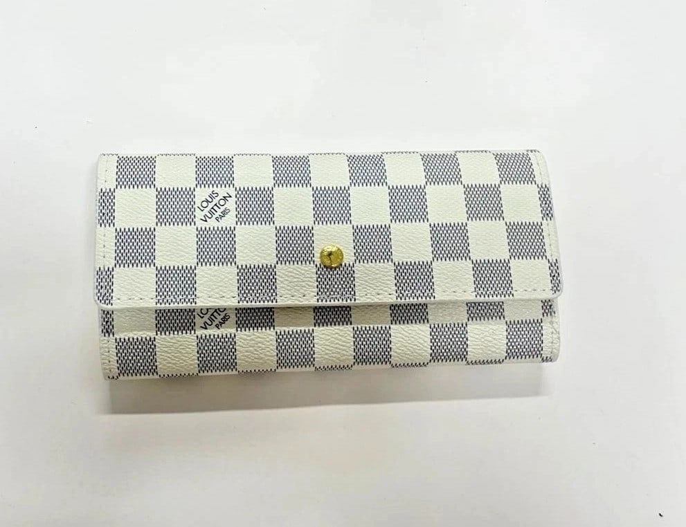 MSRP $1,495 LOUIS VUITTON Damier Azur Porte-Feuille Sarah Long Wallet (Unauthenticated): PLEASE READ: This item has not been authenticated by Atomic Pear. Please ask absolutely any questions or request additional photographs before you bid. Thank you! Love, Atomic Pear Louis Vuitton Damie