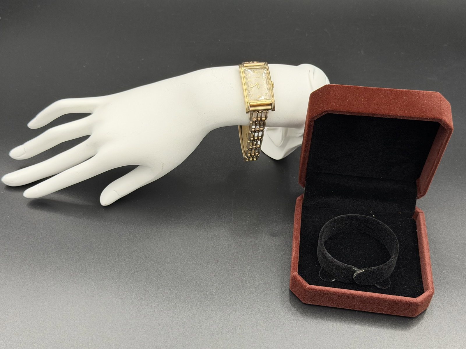 EST. OG VALUE $1,500+ VINTAGE 1939 BULOVA 17 JEWEL Art Deco Tank Watch 10K Gold Filled Swiss B-Lok: Offered is a vintage Bulova Art Deco tank wristwatch dating to approximately 1939. The watch features a rectangular 10K gold-filled case with elegant period detailing, a silver-tone dial with raised A