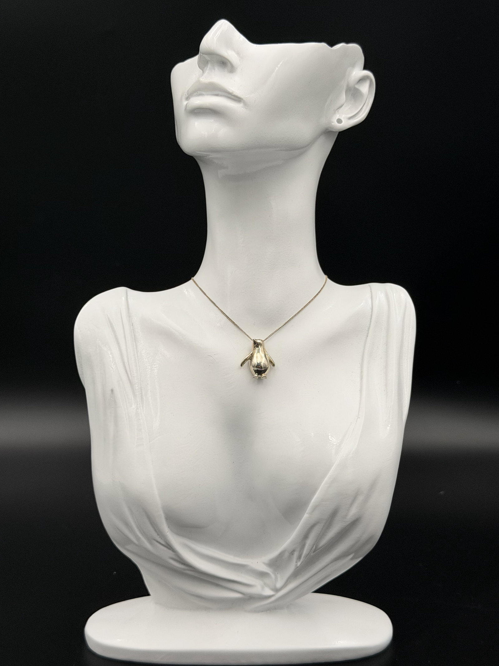 MSRP $595 TIFFANY & CO. Penguin Pendant Necklace Sterling Silver 5.17 g w/ Box (Unauthenticated): PLEASE READ: This item has not been authenticated by Atomic Pear. Please ask absolutely any questions or request additional photographs before you bid. Thank you! Love, Atomic Pear TIFFANY & CO. sterl