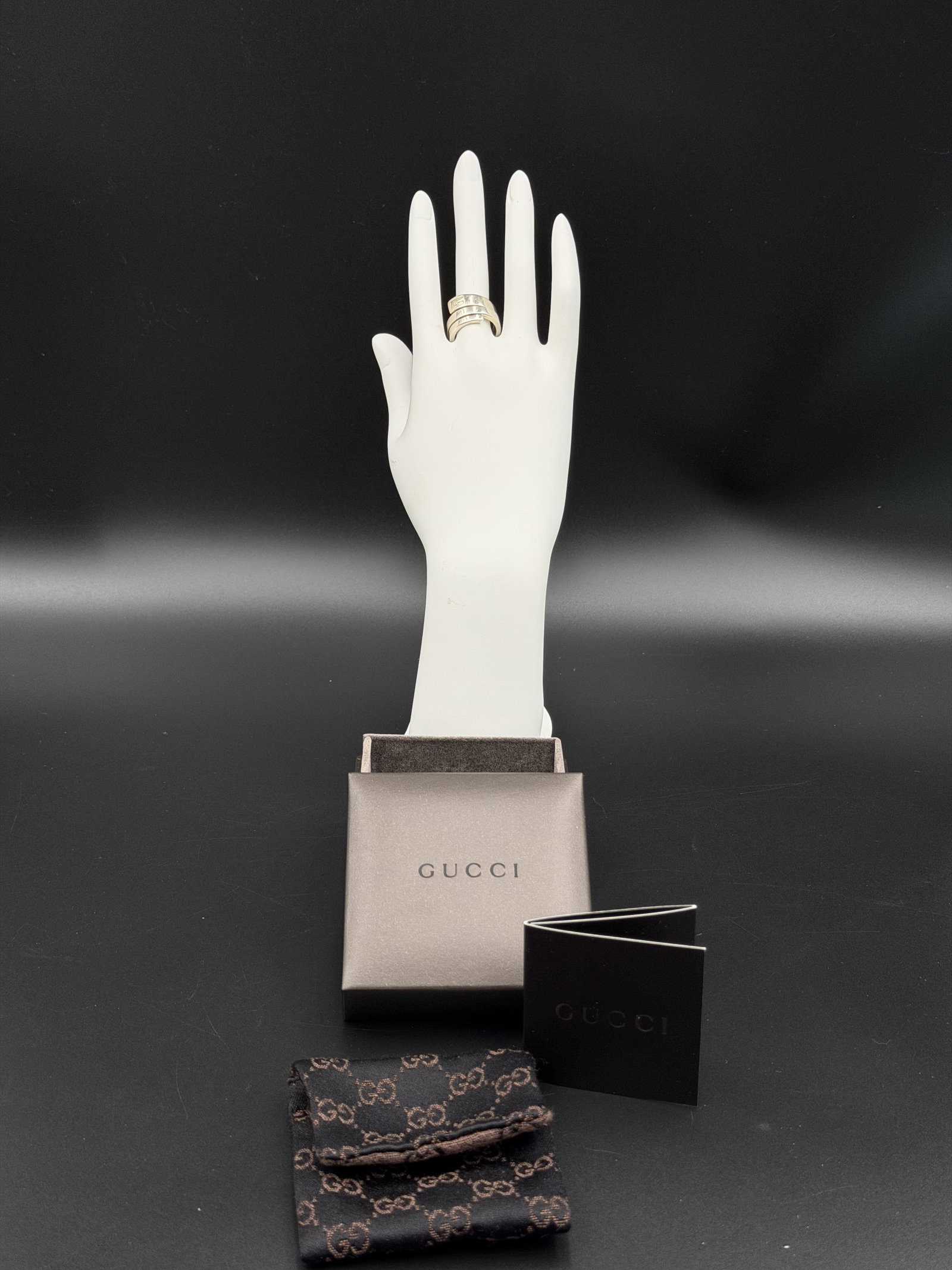MSRP $1,495 GUCCI Sterling Silver G Wrap Ring Size 10 10.26 g w/ Box & Pouch (Unauthenticated): PLEASE READ: This item has not been authenticated by Atomic Pear. Please ask absolutely any questions or request additional photographs before you bid. Thank you! Love, Atomic Pear Gucci sterling silv