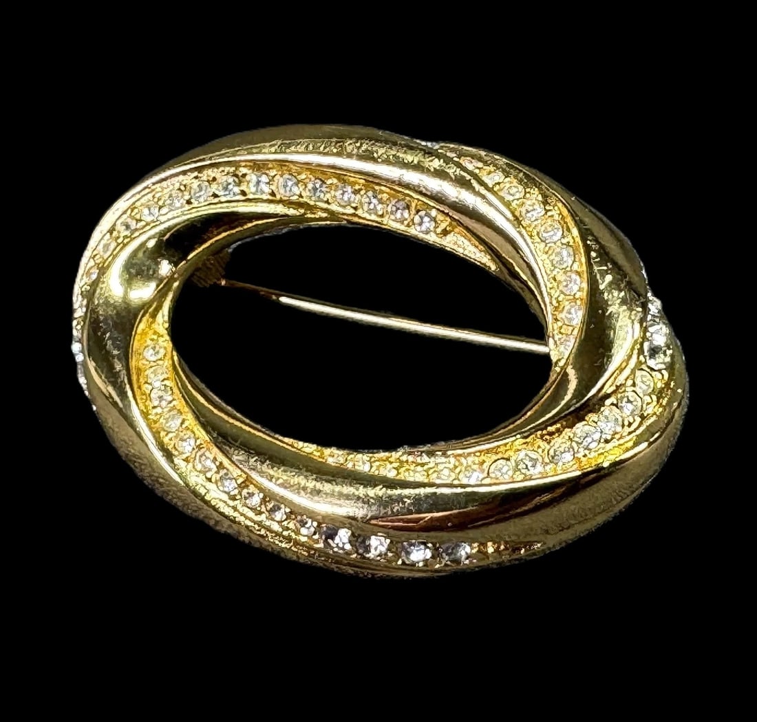MSRP $795 Christian Dior VTG Oval Swirl Brooch in Gold-Tone w/ clear Rhinestones 17g 1.5x1 in w/ Box: Striking vintage Christian Dior oval swirl brooch in gold-tone metal set with clear rhinestones, a classic couture sparkle piece that elevates any blazer, dress, or scarf. Comes with box. Highlgihts D