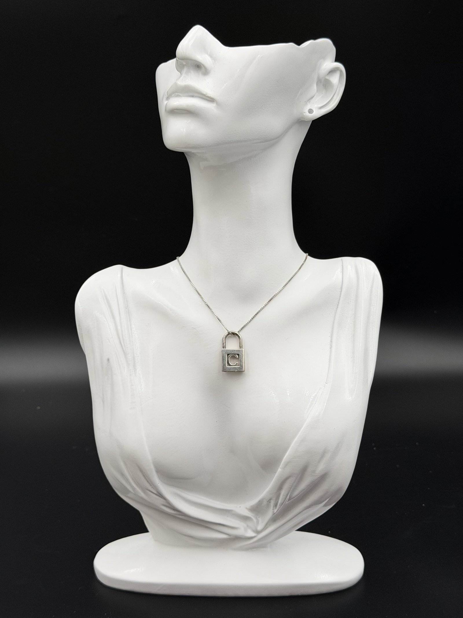 MSRP $995 TIFFANY & CO. Atlas Padlock Pendant Necklace Sterling Silver 9.47 g w/ Pouch (Una: PLEASE READ: This item has not been authenticated by Atomic Pear. Please ask absolutely any questions or request additional photographs before you bid. Thank you! Love, Atomic Pear TIFFANY & CO. Atlas
