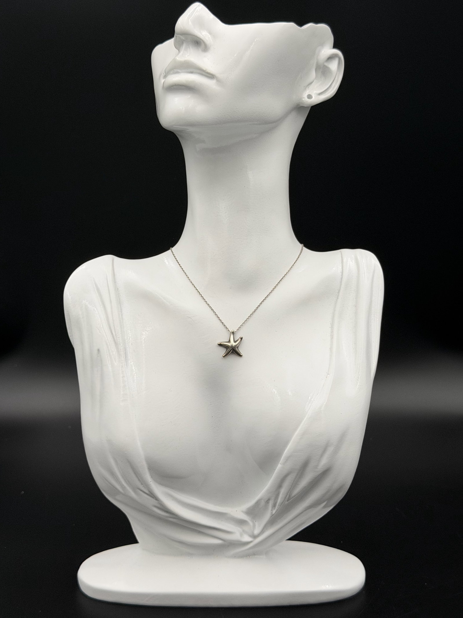 MSRP $695 TIFFANY & CO. Elsa Peretti Starfish Pendant Necklace Sterling Silver 3.32 g w/ Box (Un: PLEASE READ: This item has not been authenticated by Atomic Pear. Please ask absolutely any questions or request additional photographs before you bid. Thank you! Love, Atomic Pear TIFFANY & CO. Elsa 
