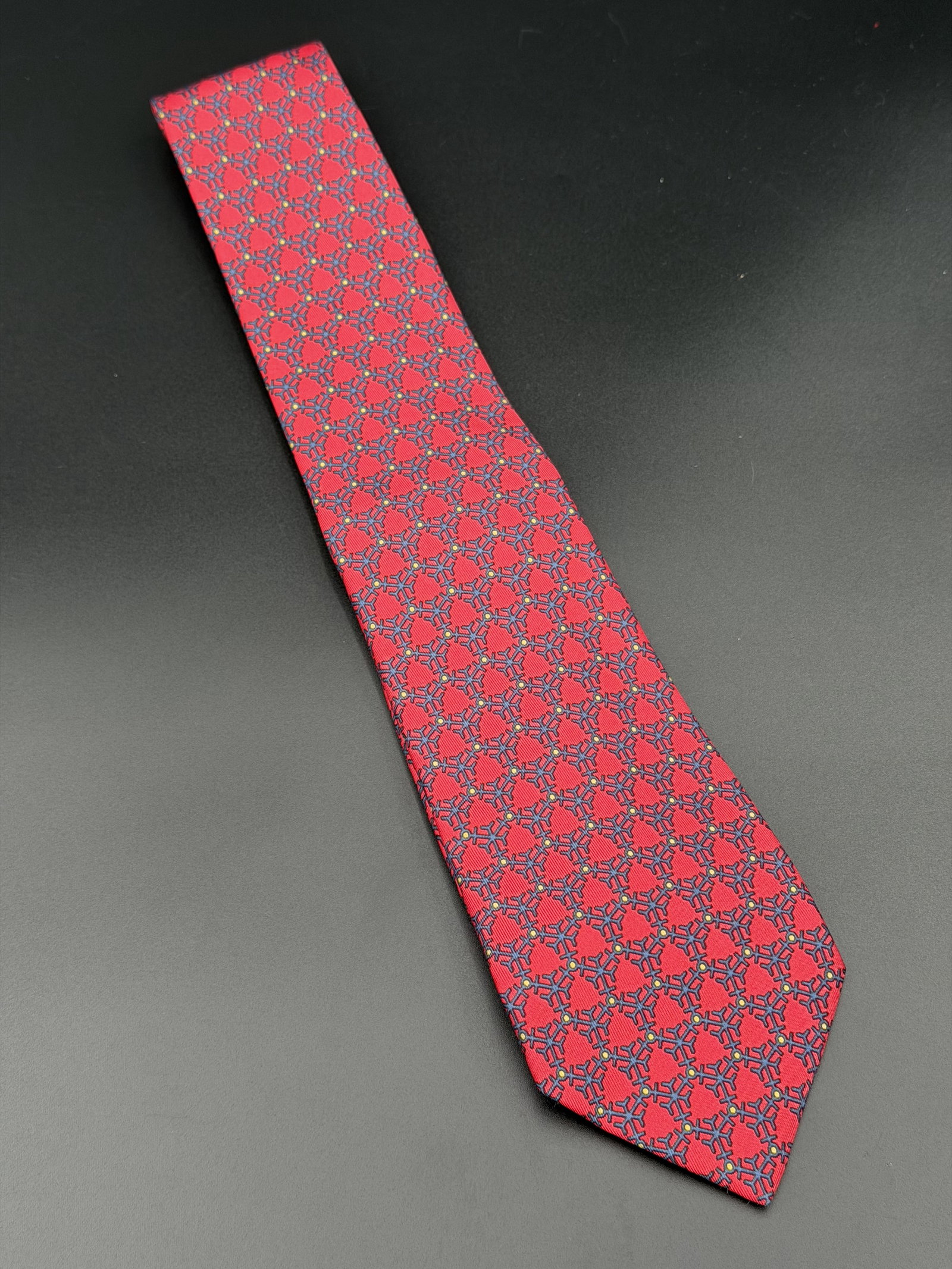 MSRP $325 HERMÈS 100% Silk Geometric Motif Tie Red Navy France (Unauthenticated): PLEASE READ: This item has not been authenticated by Atomic Pear. Please ask absolutely any questions or request additional photographs before you bid. Thank you! Love, Atomic Pear HERMÈS necktie cra