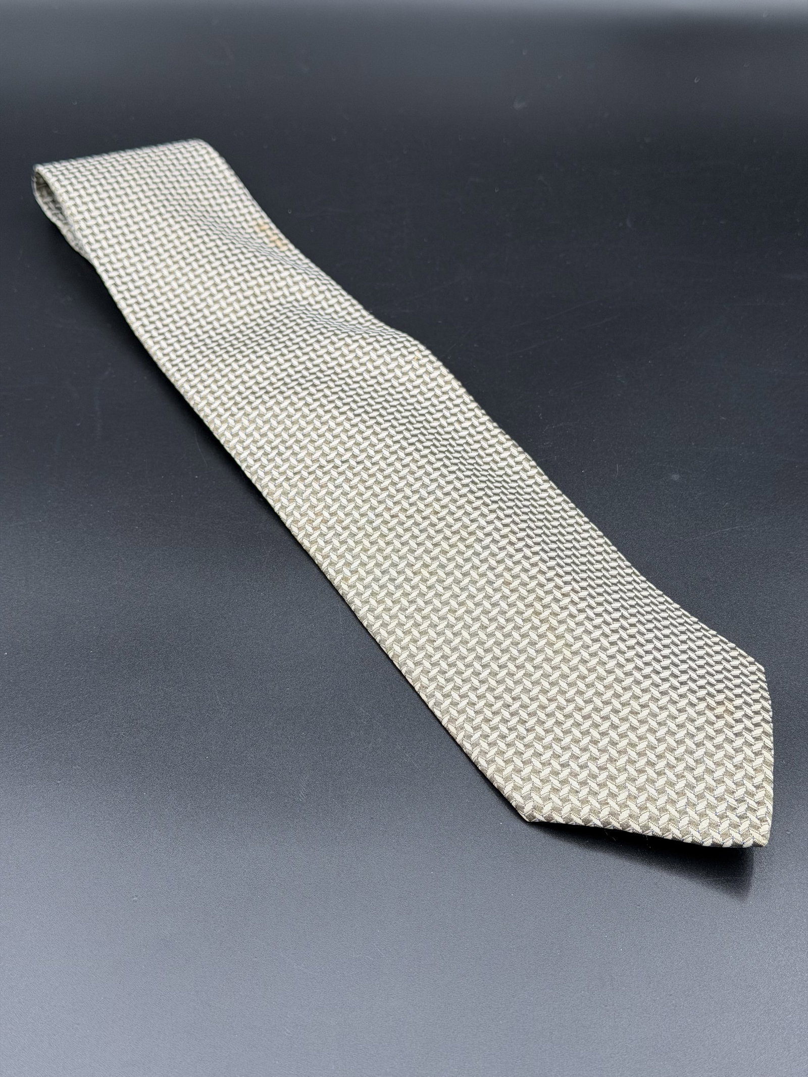EST. OG VALUE $350+ VINTAGE VALENTINO NERBINI Italy 100% Silk Geometric Necktie Taupe Beige Made in: Offered is a vintage Valentino Nerbini necktie crafted in Italy from 100% silk. The tie features an elegant geometric woven pattern in shades of taupe, beige, cream, and subtle blue accents, creating 