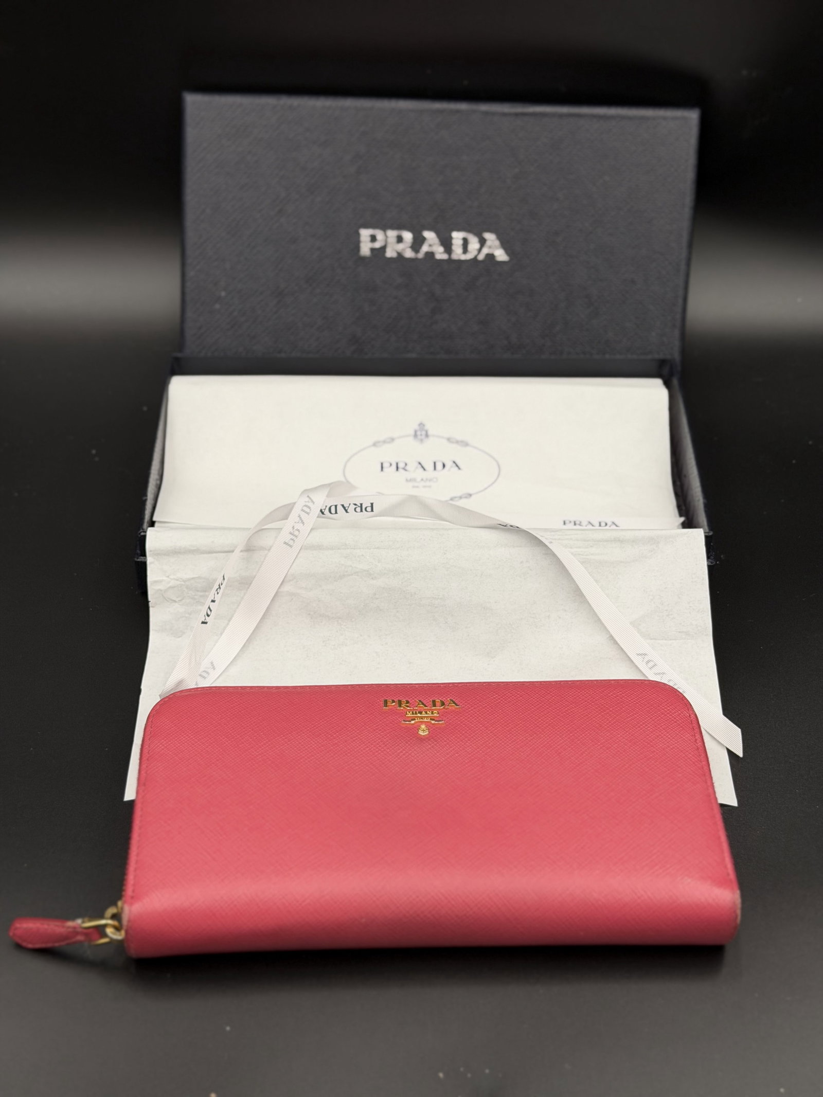 MSRP $1,070 PRADA Saffiano Zip Around Wallet Pink Leather Italy (Unauthenticated): PLEASE READ: This item has not been authenticated by Atomic Pear. Please ask absolutely any questions or request additional photographs before you bid. Thank you! Love, Atomic Pear Prada zip-around wa