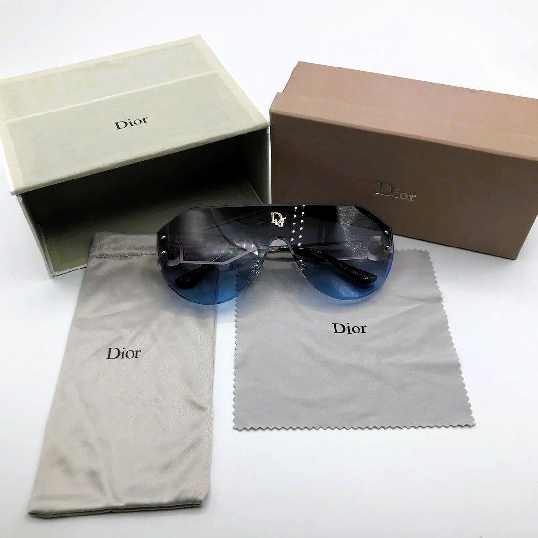 MSRP $1,195 DIOR Oversized Blue Gradient Shield Sunglasses w/ Box & Cloth (Unauthenticated): PLEASE READ: This item has not been authenticated by Atomic Pear. Please ask absolutely any questions or request additional photographs before you bid. Thank you! Love, Atomic Pear Oversized shield su