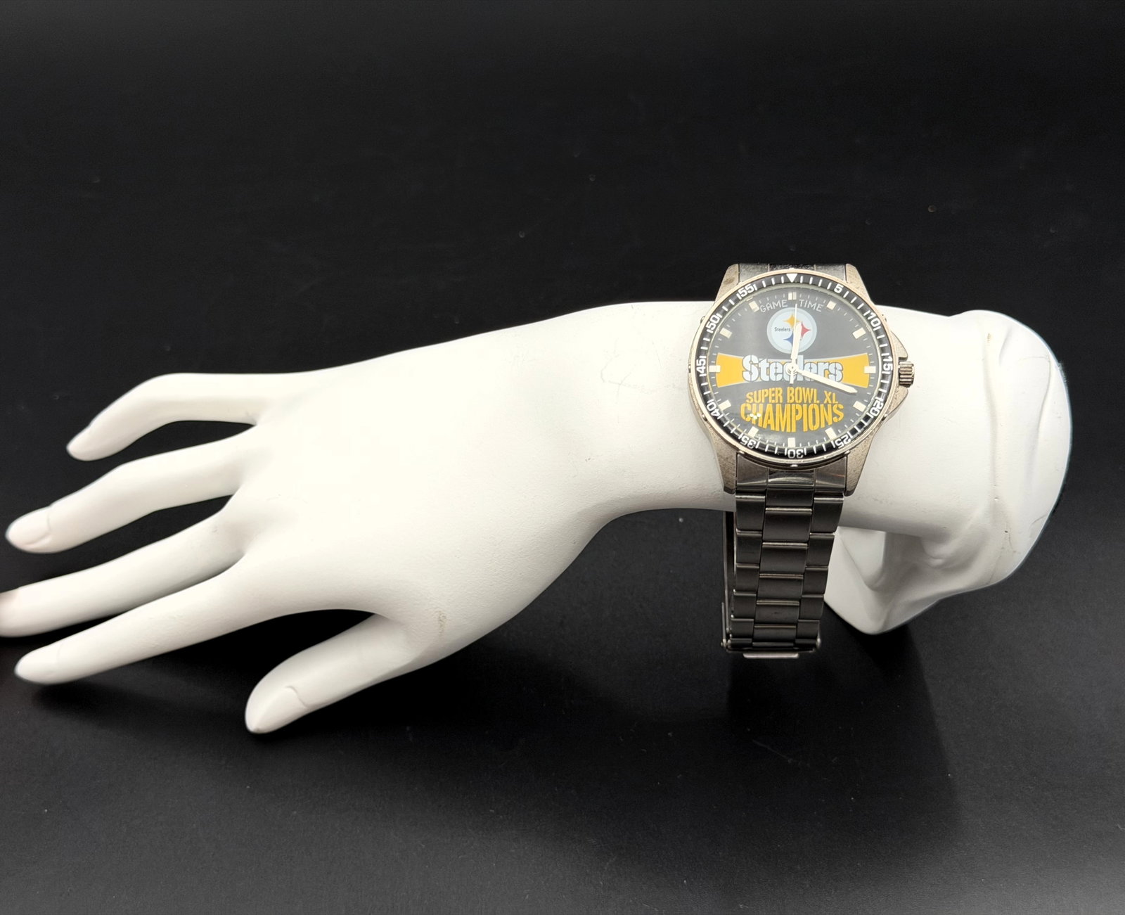 MSRP $299 Pittsburgh Steelers Super Bowl XL Champions Game Time Limited Edition Watch: Offered is a rare, limited edition Game Time quartz analog watch commemorating the Pittsburgh Steelers victory in Super Bowl XL. The striking dial proudly features the Steelers logo alongside bold "Su