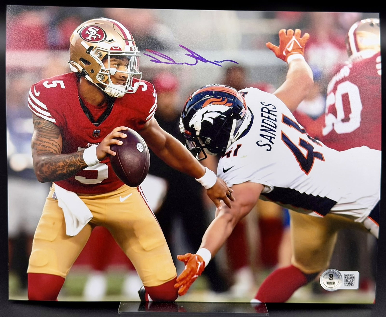 Drew Sanders Signed Denver Broncos vs. San Francisco 49ers Photo Beckett COA 8" × 10": Drew Sanders Signed Denver Broncos vs. San Francisco 49ers 8" × 10" Photo Beckett Witness COA Official 8" × 10" color photograph personally signed by Denver Broncos lin
