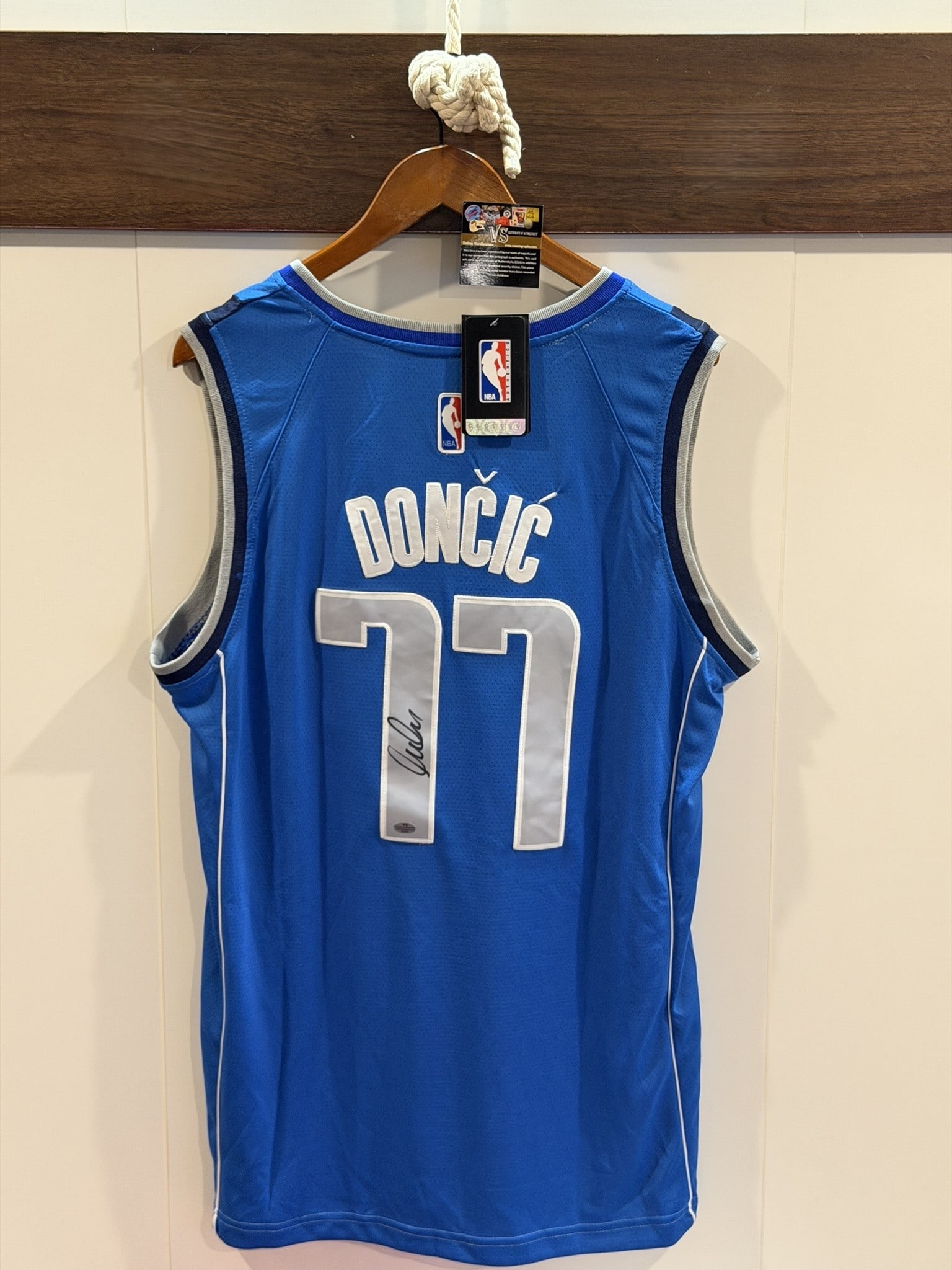 Luka Dončić Signed Dallas Mavericks Nike Swingman Jersey Size 52 VS Autographs COA: Officially hand-signed Luka Dončić Dallas Mavericks Nike Swingman jersey, size 52, accompanied by a Certificate of Authenticity. This authentic royal blue mesh jersey features the genuin