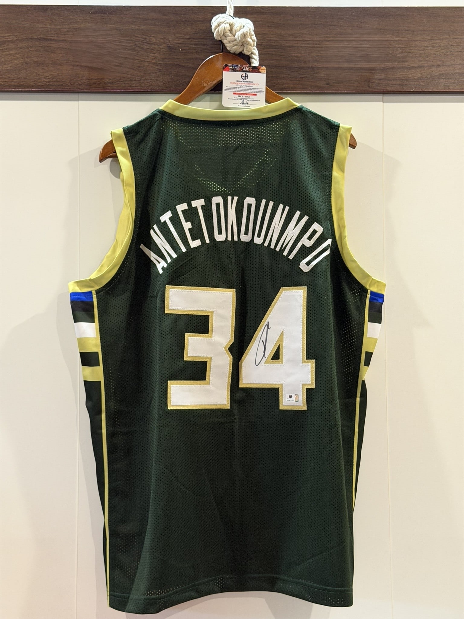 Giannis Antetokounmpo Signed Bucks #34 NBA Jersey GA COA NWOT (1 of 6)