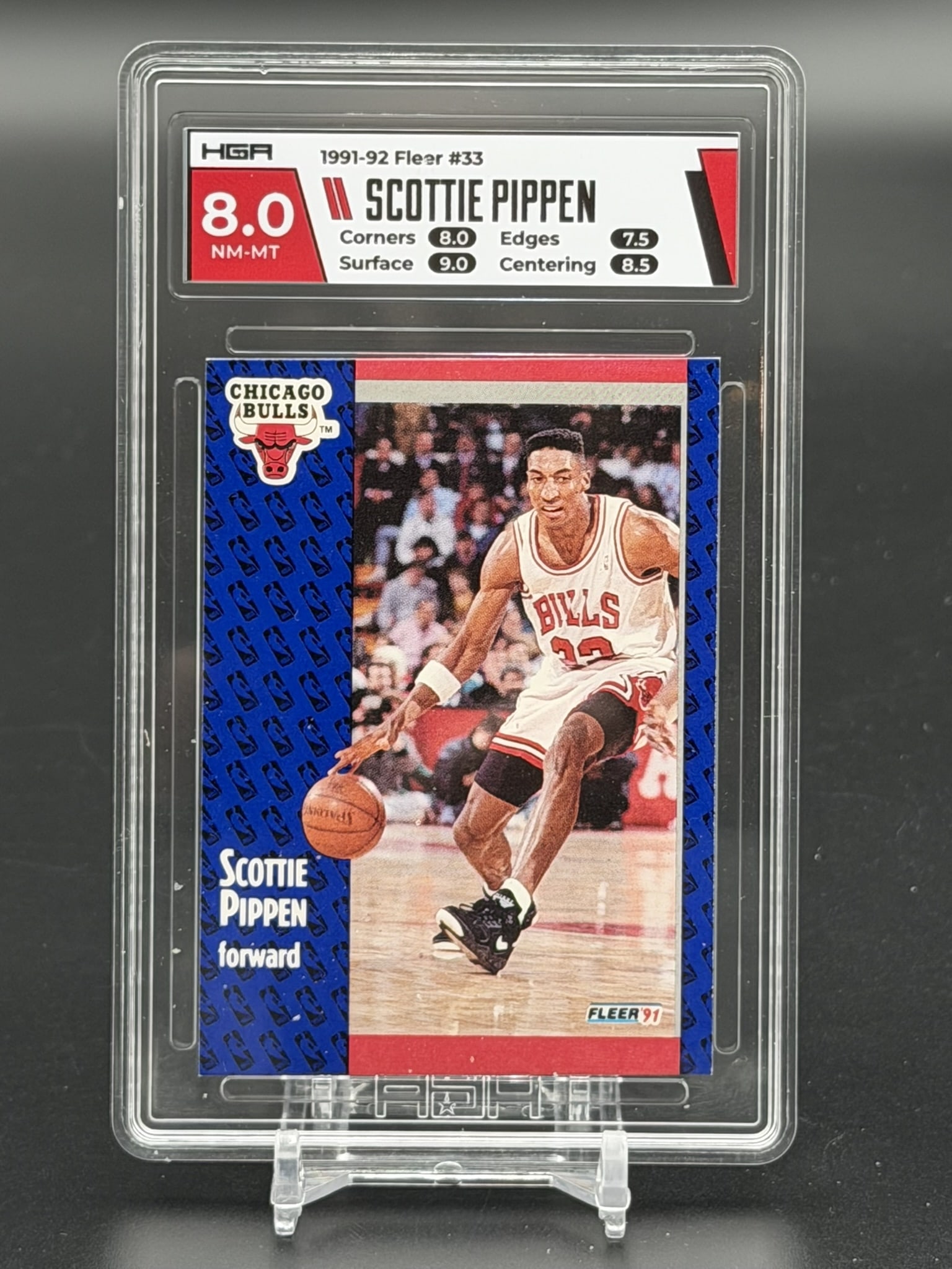 1991-92 Fleer Scottie Pippen HGA 8.0 NM-MT Card #33 Chicago Bulls Graded Vintage Basketball: Vintage 1991-92 Fleer Scottie Pippen card #33 featuring the Chicago Bulls Hall of Famer, professionally graded by HGA. The card has received an overall grade of 8.0 NM-MT (Near Mint-Mint) from Hybrid 