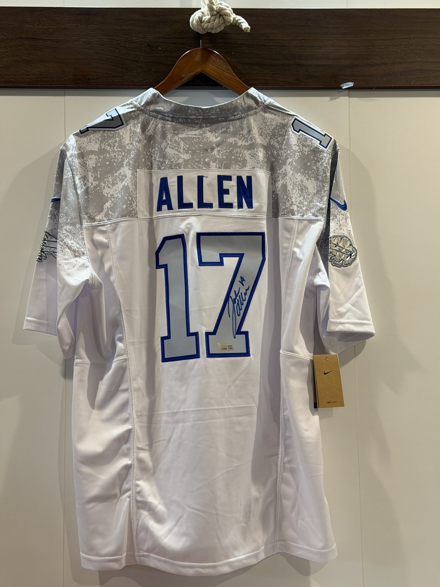 Josh Allen Signed Bills #17 Nike NFL Jersey GA COA Sz L NWT (1 of 13)