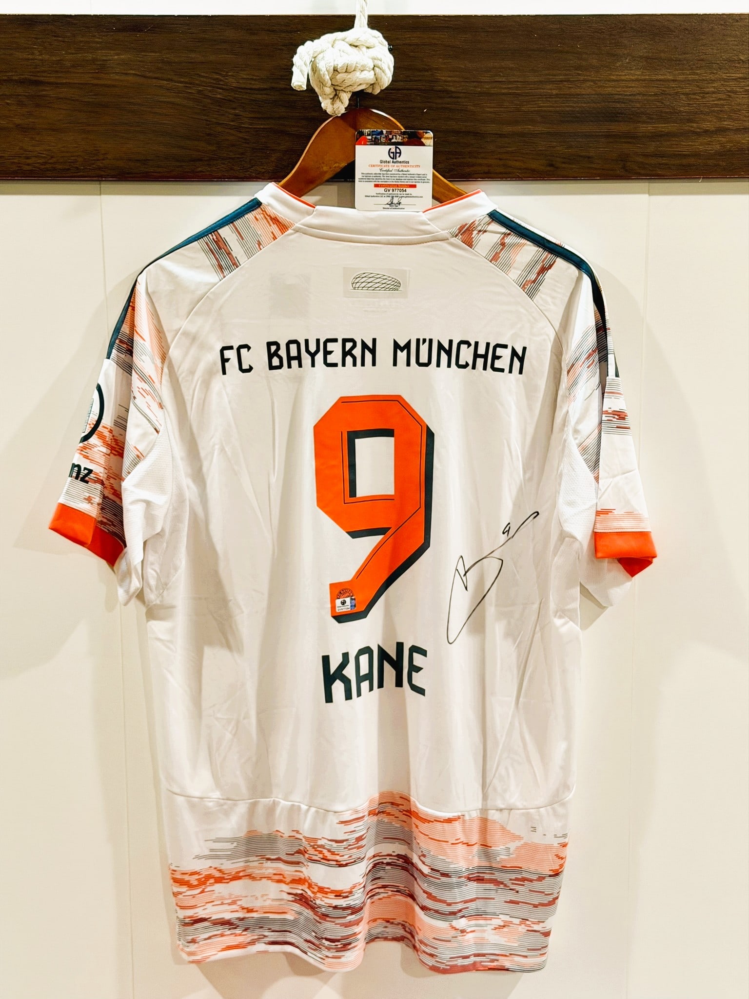 Harry Kane Signed FC Bayern Munchen Adidas Away Jersey Size XL Global Authentics COA: Officially hand-signed Harry Kane FC Bayern M?nchen Adidas away jersey, size XL, accompanied by a Certificate of Authenticity. This authentic white garment features the genuine signature of the star E
