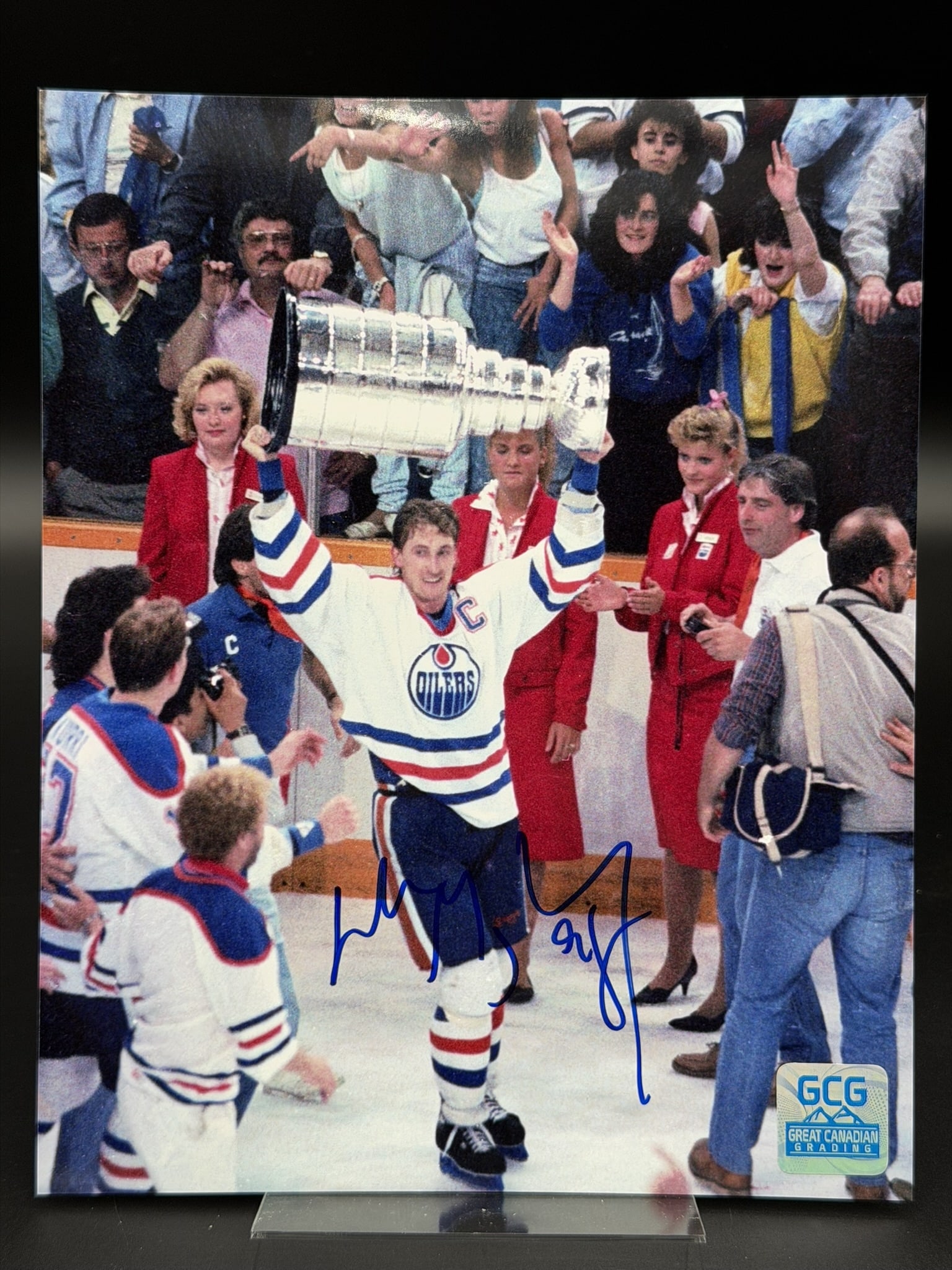 RARE Wayne Gretzky Edmonton Oilers Original Autographed 8" × 10" Photo Stanley Cup Celebration: Wayne Gretzky Edmonton Oilers Original Autographed 8" × 10" Photo Stanley Cup Celebration – RARE – COA Original rare hard–to–find 8" × 10" color photo personally si