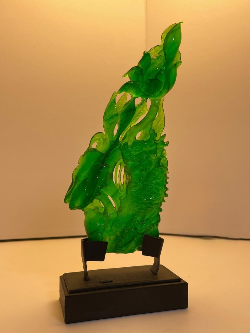 High-quality imperial green jadeite ornament (1 of 8)