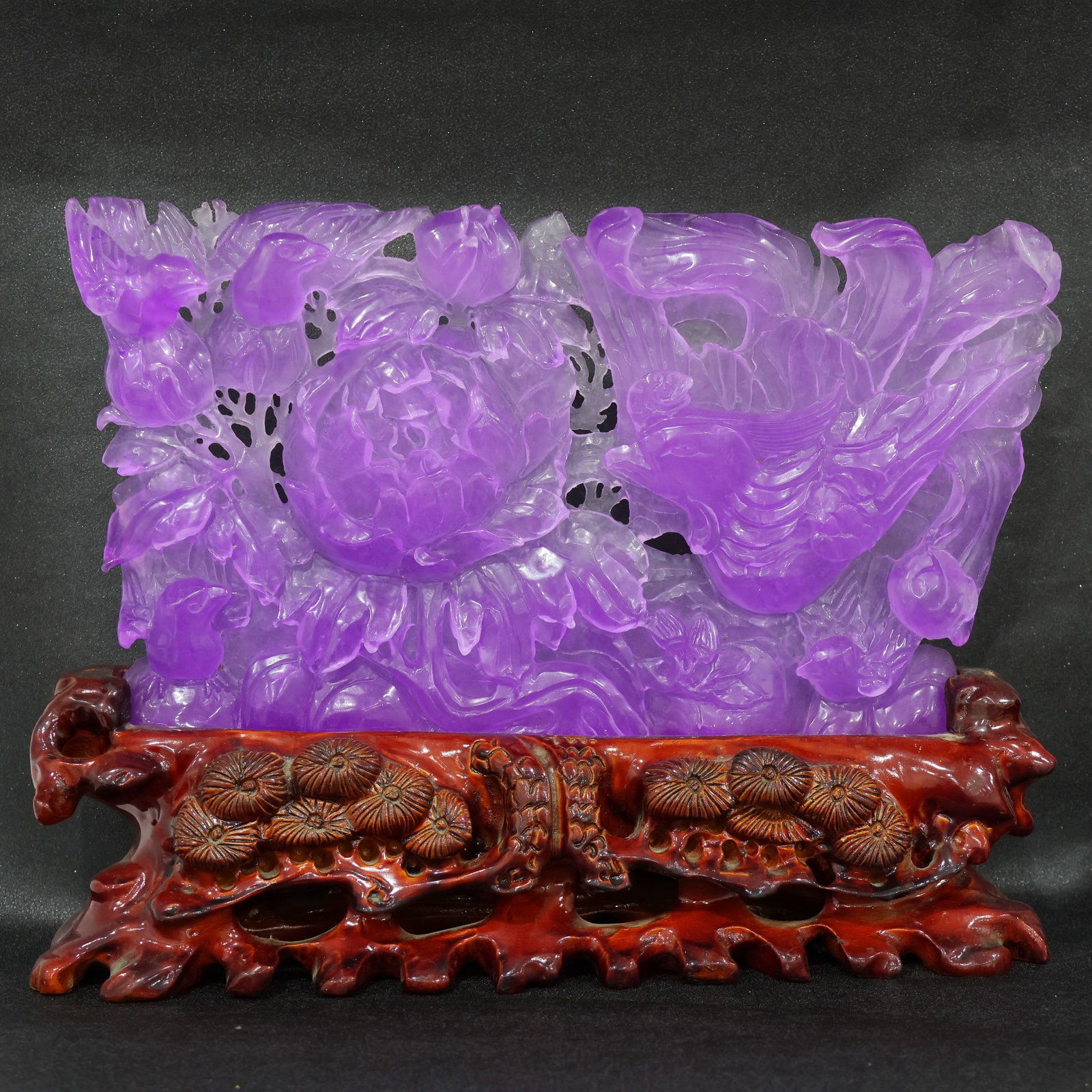 A perfectly crafted, high-quality ice-crystal carved ornament [Blooming Flowers and Wealth].: This exquisitely carved ornament, "Blooming Flowers and Wealth," is made of high-grade icy jadeite. The base is pure, rich, clean, and translucent with a strong fluorescent effect and excellent rigidi