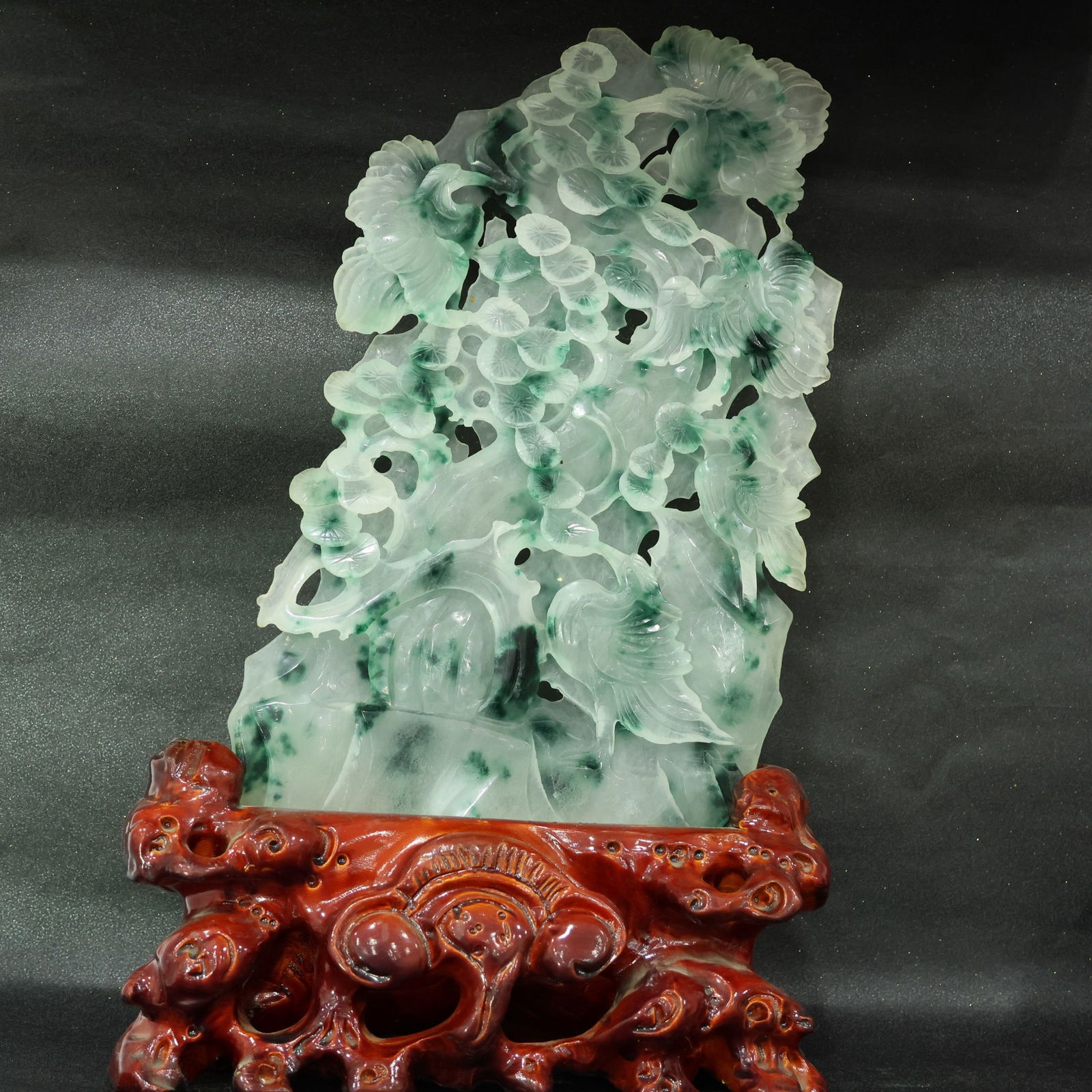 Perfectly crafted high-quality ice-crystal carved ornament [flowers and birds]: A perfectly crafted, high-quality ice-type jadeite ornament [flower and bird]. The base is pure, rich, clean, and translucent with a strong fluorescent effect and excellent rigidity. It is a true ice-
