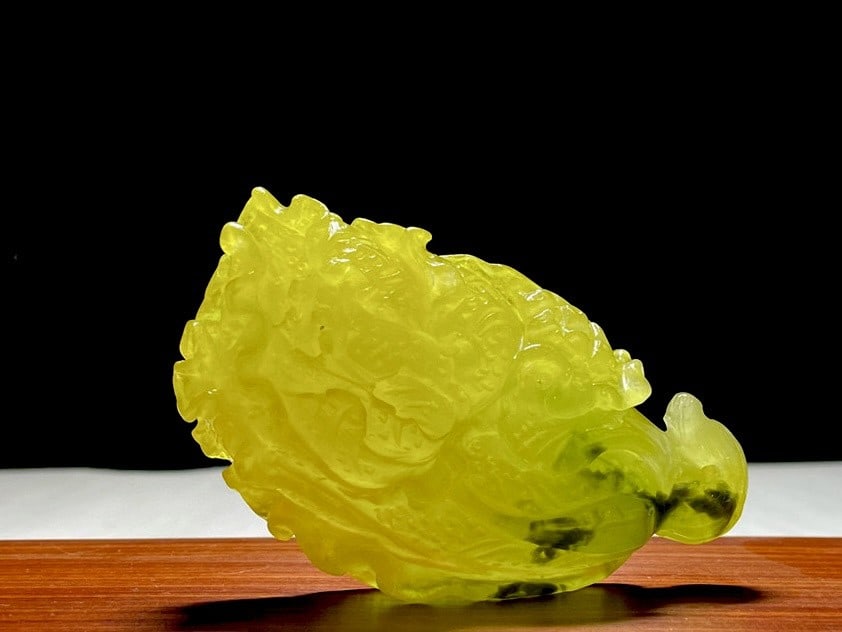 High-quality yellow jadeite cabbage ornament (1 of 6)