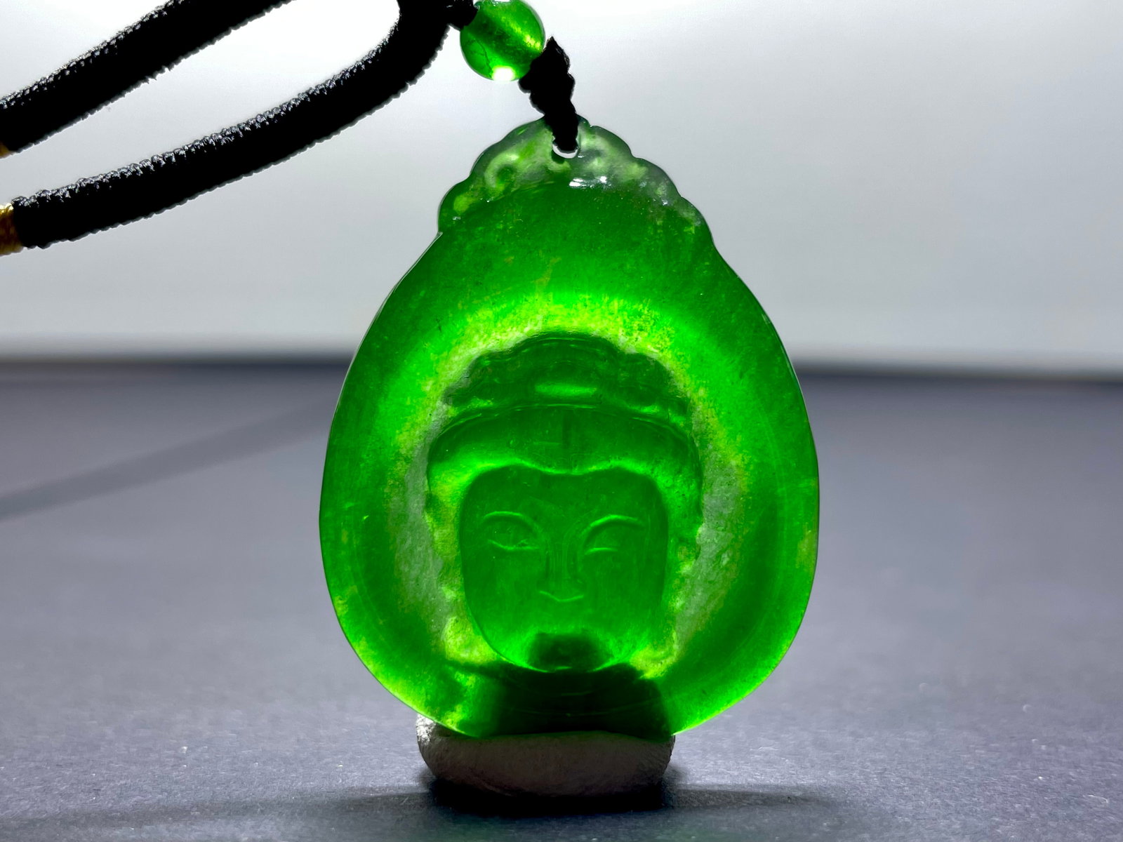 Top-grade Dragon Stone Jadeite Guanyin Necklace Pendant: Top-grade Dragon Stone Jadeite Guanyin Necklace Pendant Provenance:Private collection, Florence, Italy. Our cooperative logistics services provider expertly handles both domestic and global shipping a
