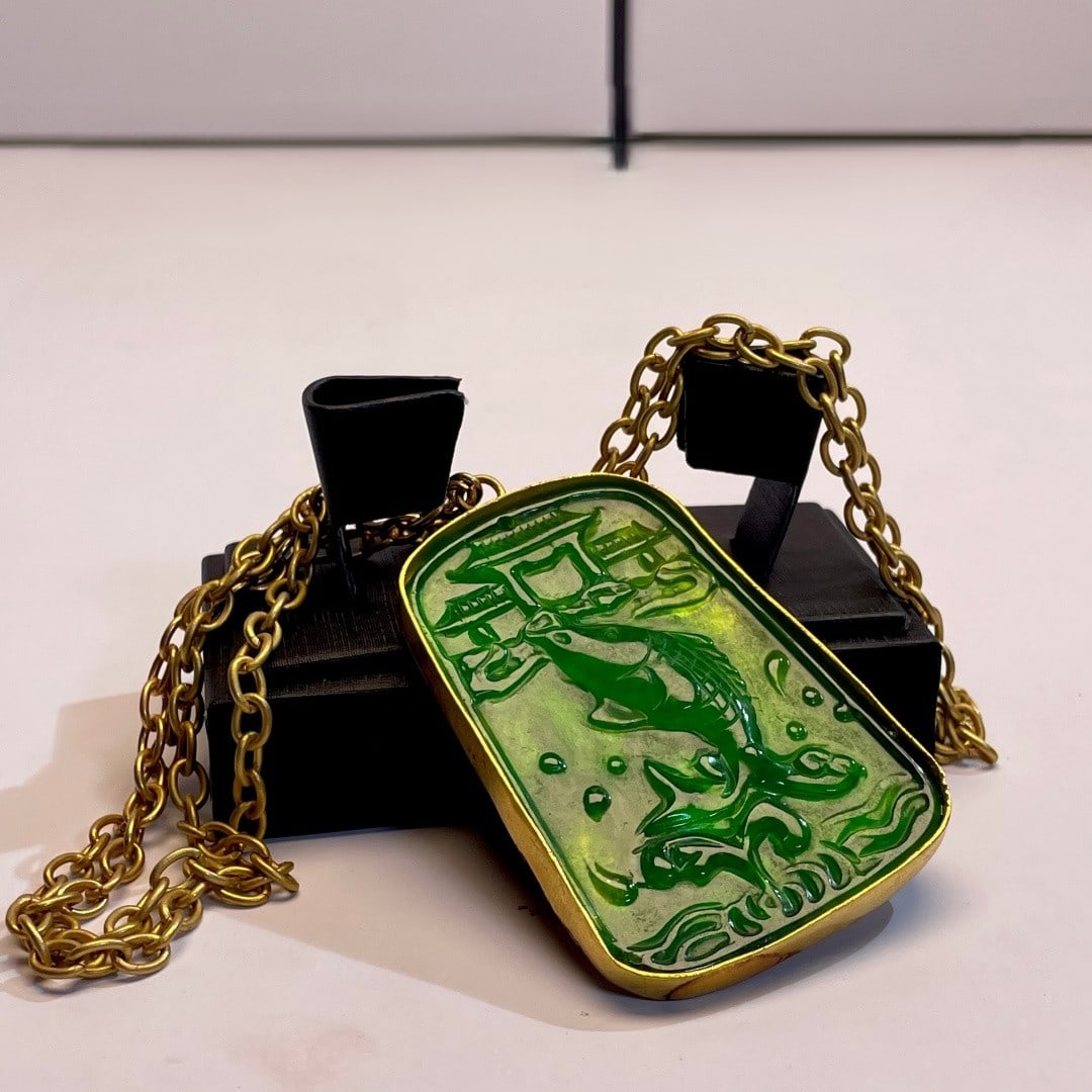 Gilded bronze necklace inlaid with imperial green jade "Leaping over the Dragon Gate": Gilded bronze necklace inlaid with imperial green jade "Leaping over the Dragon Gate" Provenance:Private collection, Athens, Greece. Our cooperative logistics services provider expertly handles both d