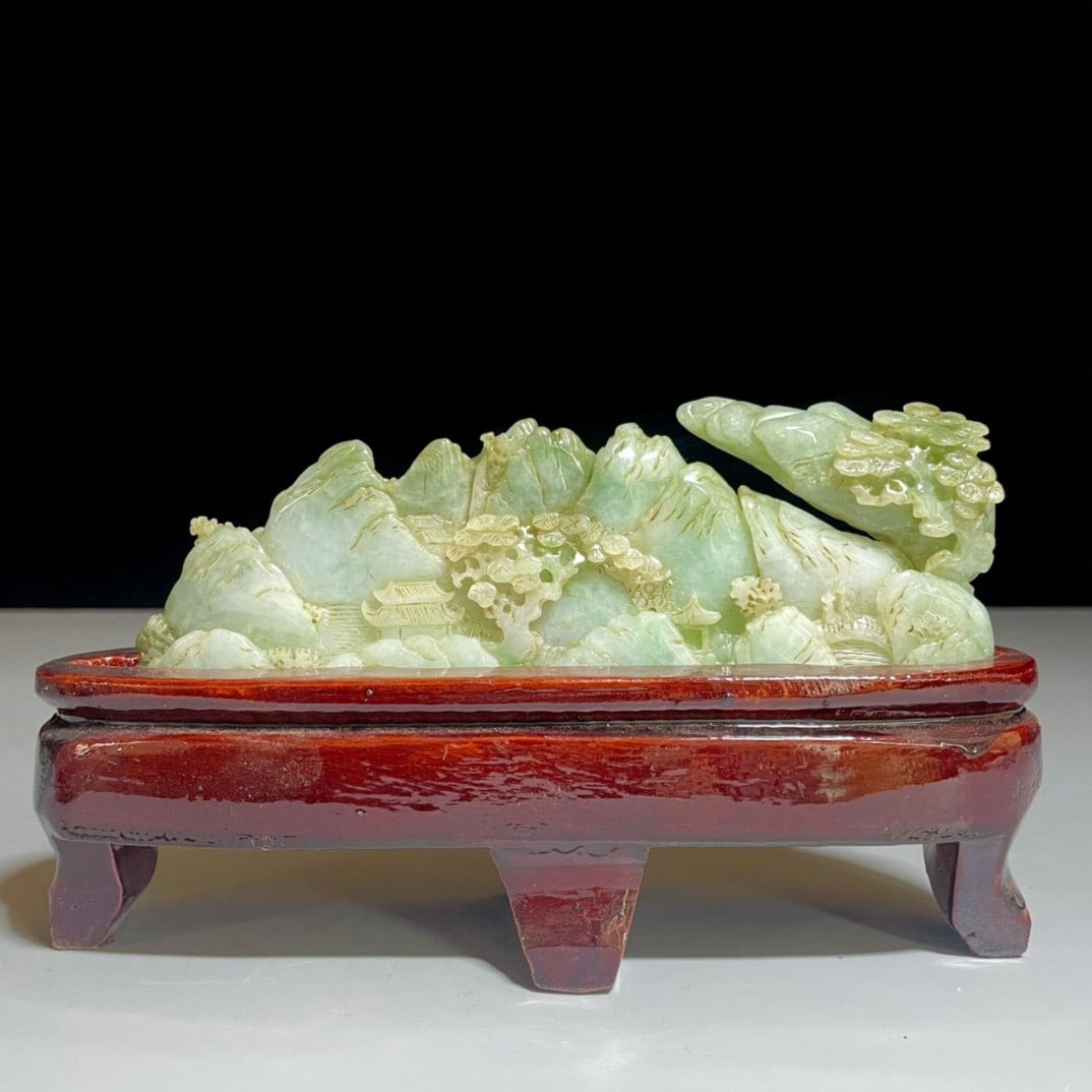 Treasured Burmese full-green jadeite ornament (1 of 8)