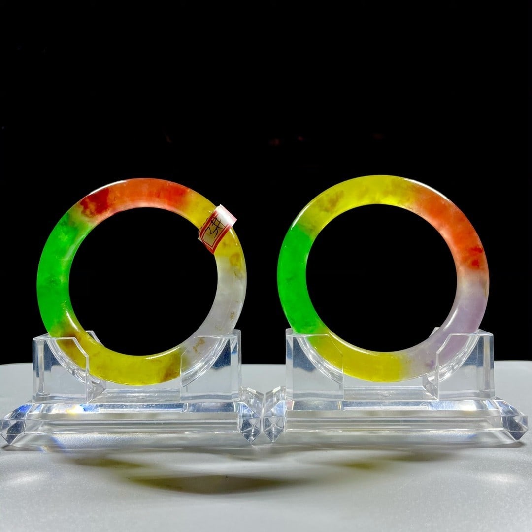 High-ice four-color jadeite bangle: High-ice four-color jadeite bangle Provenance:From an old private collection in Hessen, Germany. An Austrian collector, acquired from the above. Our cooperative logistics services provider expertly ha