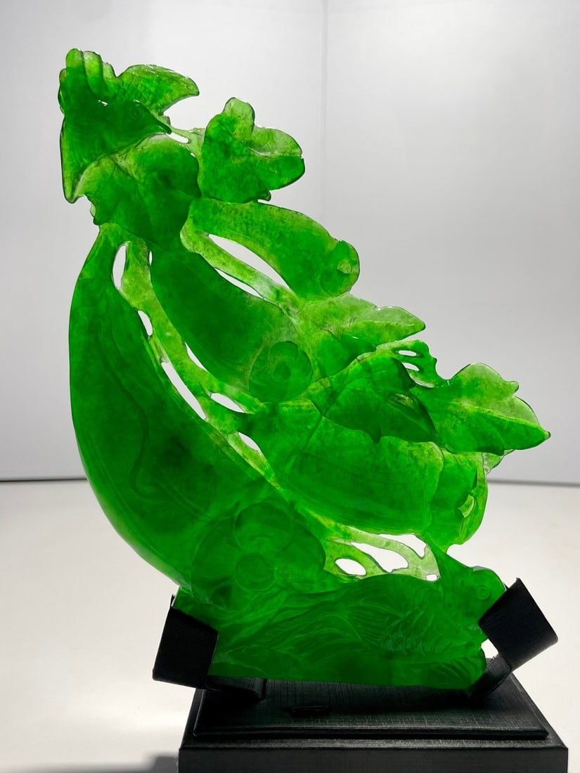 High-quality imperial green jade gourd ornament (1 of 5)