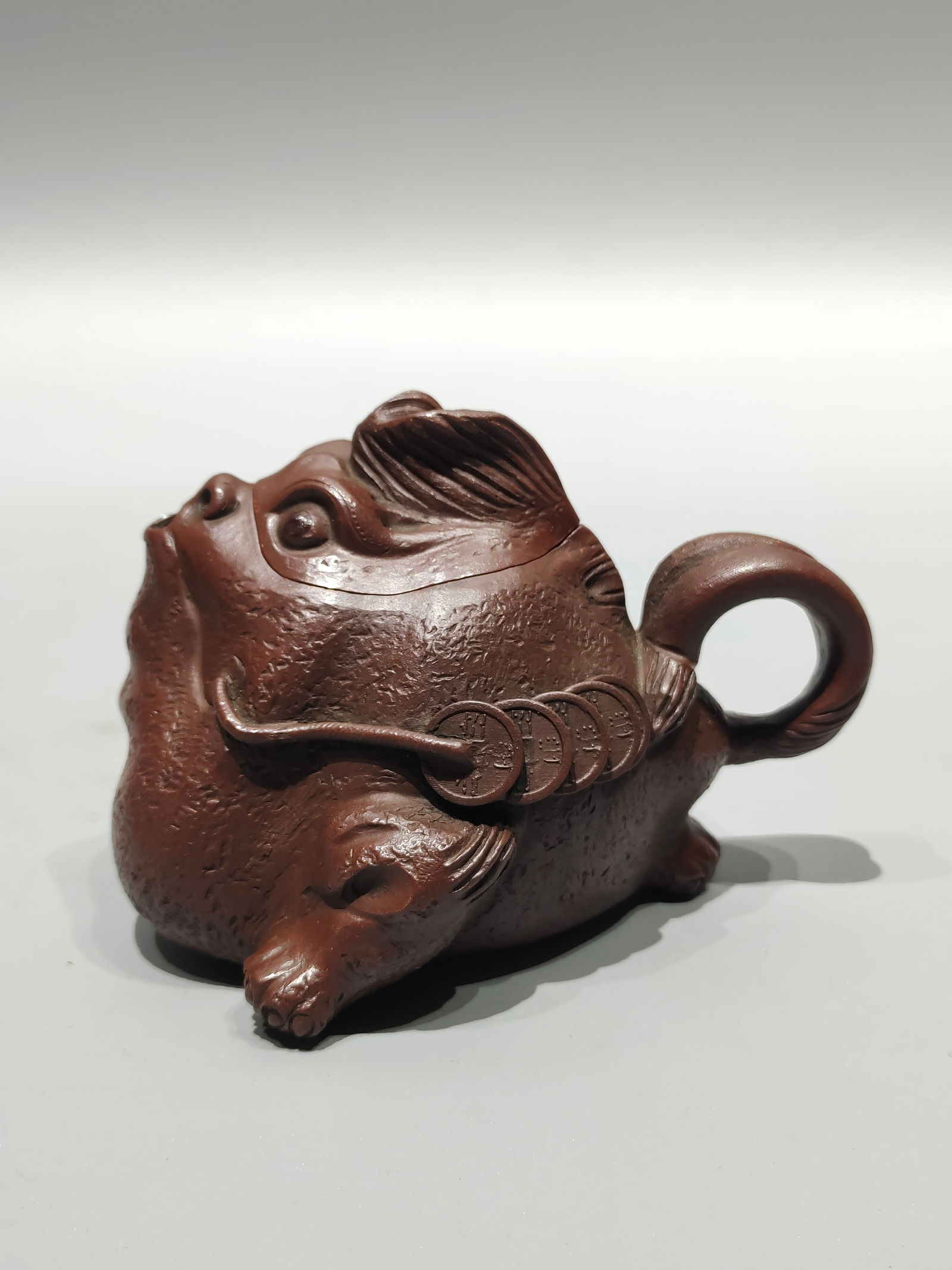 A treasured antique Yixing teapot featuring a three-legged toad (a type of toad) in the palm of your (1 of 7)