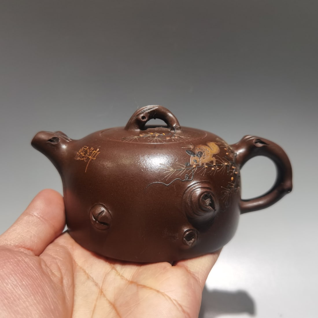 Product Name: Miniature Clay Painting Teapot: Product Name: Small Clay-Painted Teapot; Brand: Chu Jianfei; Size: 14 x 7 cm; Capacity: 280cc; Clay: Zisha (purple clay) Provenance:Private collection, Hamburg, Germany. Our cooperative logistics serv